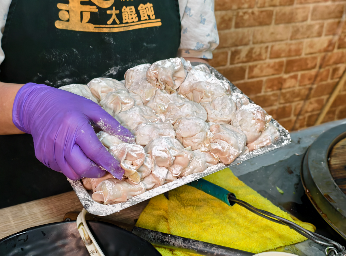 [高雄]金大餛飩-近40年高雄餛飩麵老店~手工現包溫州餛飩!六合路人氣美食! @美食好芃友（芃芃）