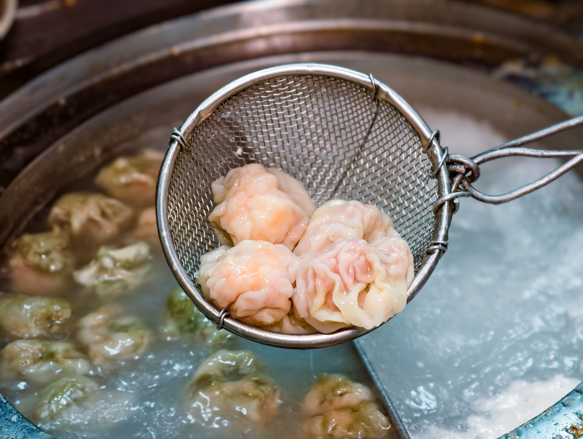 [高雄]金大餛飩-近40年高雄餛飩麵老店~手工現包溫州餛飩!六合路人氣美食! @美食好芃友（芃芃）