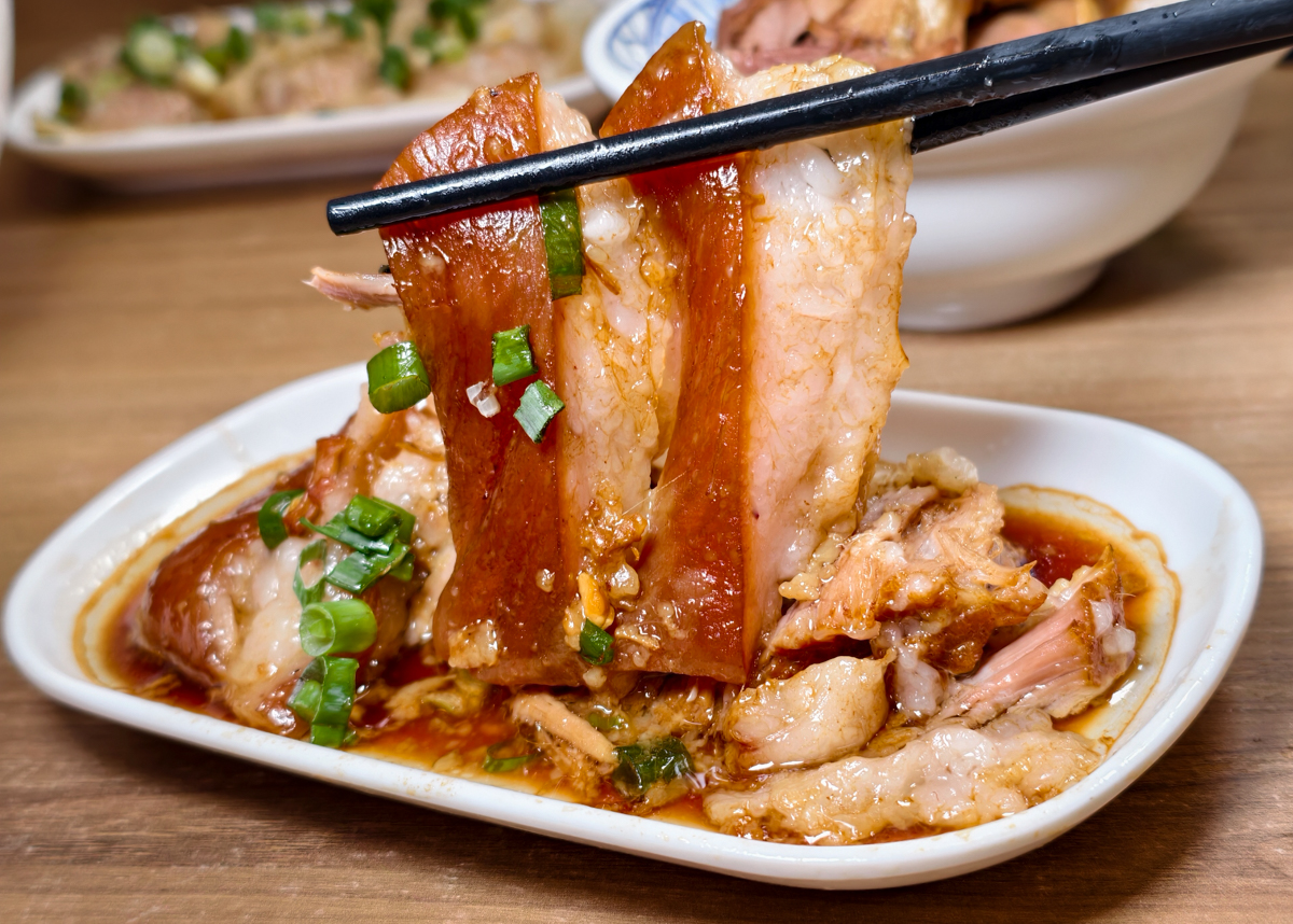[高雄]318霸王牛肉麵-料好實在鳳山牛肉麵推薦!50元的腿庫飯也太強太好吃~ @美食好芃友（芃芃）