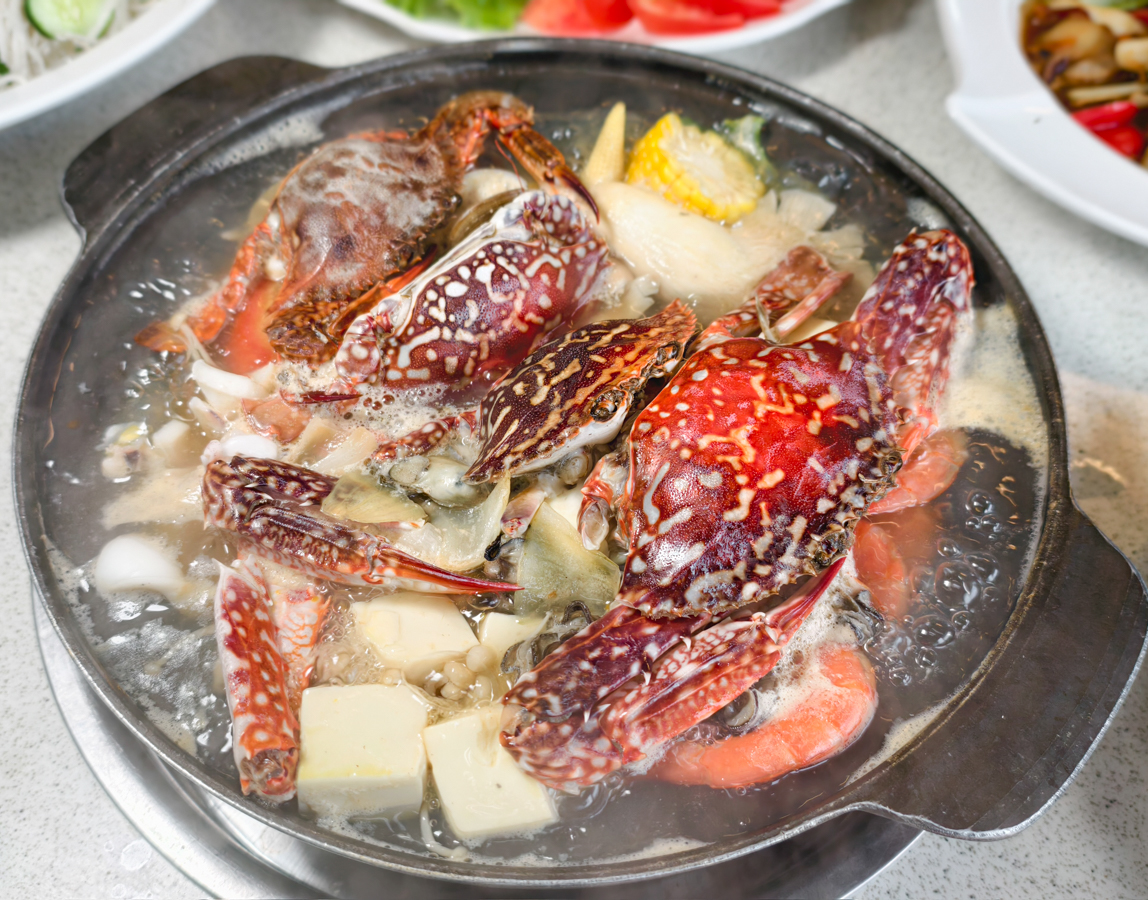 [屏東]東港大鵬灣珍珍海鮮—在地人推薦東港海鮮!現殺現撈～內用肉燥飯吃到飽!還有免費停車場 @美食好芃友（芃芃）