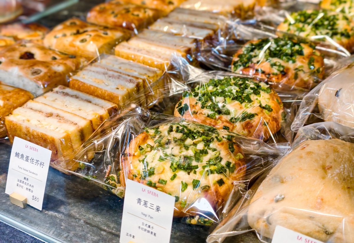 [高雄]拉斯費拉 LA SFERA Boulangerie! 夢時代旁超好吃高雄麵包店! 秒殺明太子法國 x 西西里大蒜 @美食好芃友（芃芃）