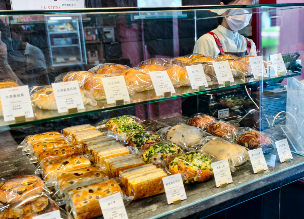 [高雄]拉斯費拉 LA SFERA Boulangerie! 夢時代旁超好吃高雄麵包店! 秒殺明太子法國 x 西西里大蒜 @美食好芃友（芃芃）