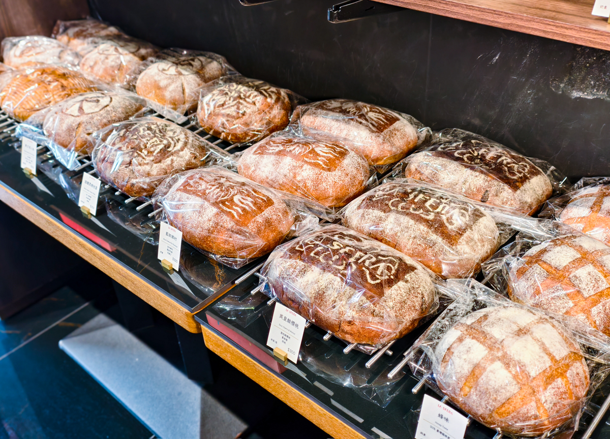 [高雄]拉斯費拉 LA SFERA Boulangerie! 夢時代旁超好吃高雄麵包店! 秒殺明太子法國 x 西西里大蒜 @美食好芃友（芃芃）