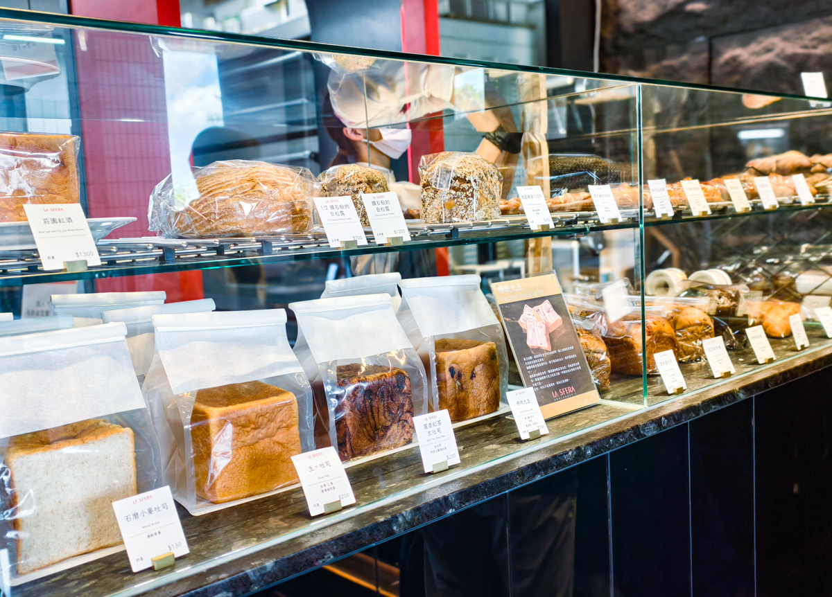 [高雄]拉斯費拉 LA SFERA Boulangerie! 夢時代旁超好吃高雄麵包店! 秒殺明太子法國 x 西西里大蒜 @美食好芃友（芃芃）