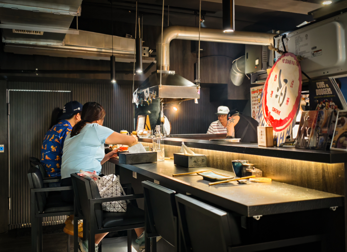 [高雄]墨岩居酒屋-哈瑪星綠地輕軌旁高雄深夜食堂!超帥雙主廚x好吃串燒熱炒 @美食好芃友（芃芃）