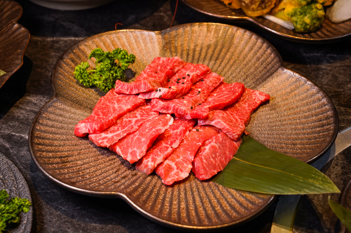 [高雄]1928燒肉總鋪高流海洋店-高流旁最美港景高雄燒肉餐廳!燒肉、壽司、日料統統吃得到 @美食好芃友（芃芃）