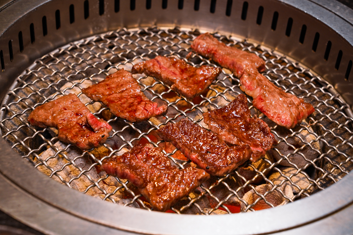 [高雄]1928燒肉總鋪高流海洋店-高流旁最美港景高雄燒肉餐廳!燒肉、壽司、日料統統吃得到 @美食好芃友（芃芃）