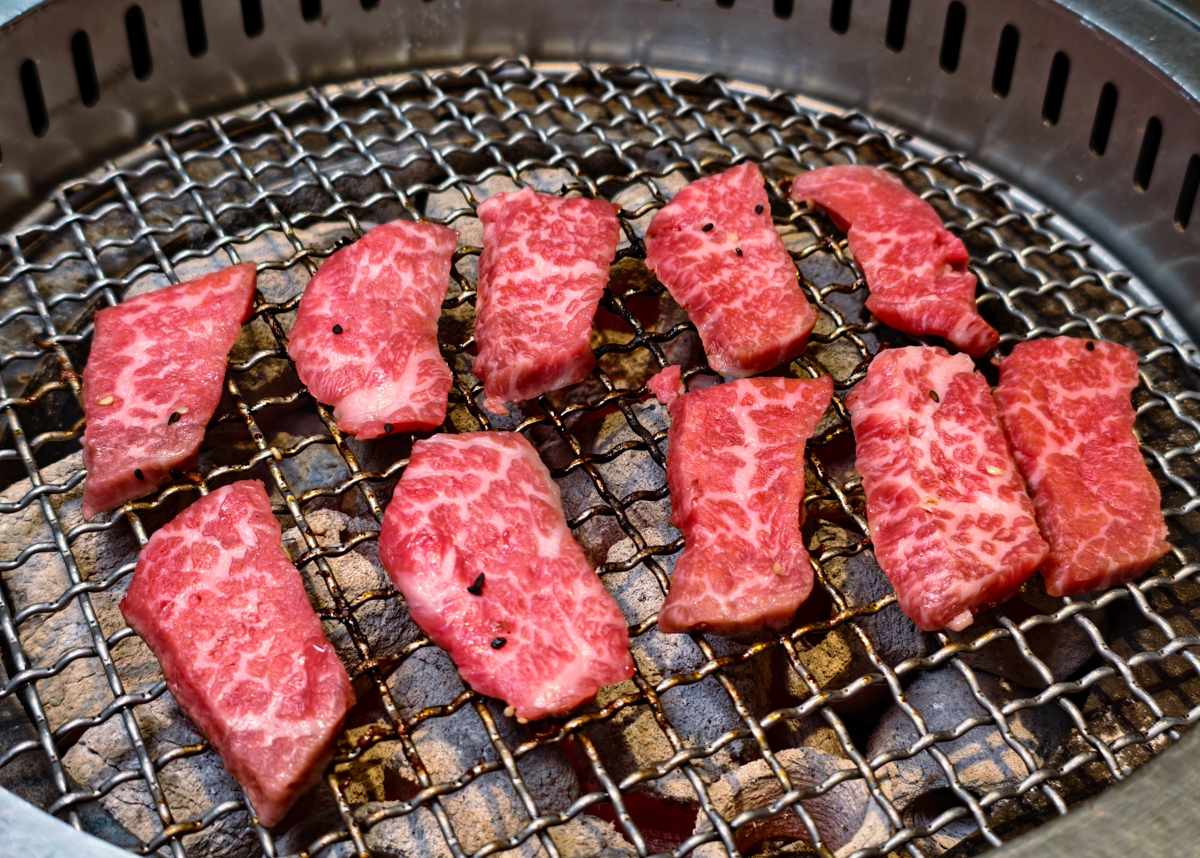 [高雄]1928燒肉總鋪高流海洋店-高流旁最美港景高雄燒肉餐廳!燒肉、壽司、日料統統吃得到 @美食好芃友（芃芃）