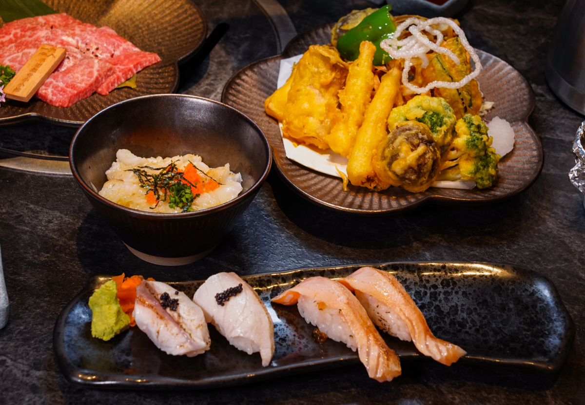 [高雄]1928燒肉總鋪高流海洋店-高流旁最美港景高雄燒肉餐廳!燒肉、壽司、日料統統吃得到 @美食好芃友（芃芃）