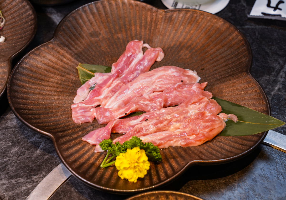 [高雄]1928燒肉總鋪高流海洋店-高流旁最美港景高雄燒肉餐廳!燒肉、壽司、日料統統吃得到 @美食好芃友（芃芃）