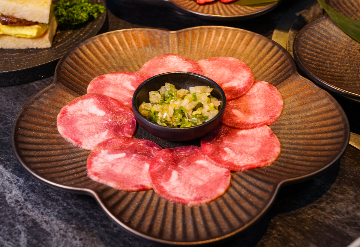 [高雄]1928燒肉總鋪高流海洋店-高流旁最美港景高雄燒肉餐廳!燒肉、壽司、日料統統吃得到 @美食好芃友（芃芃）