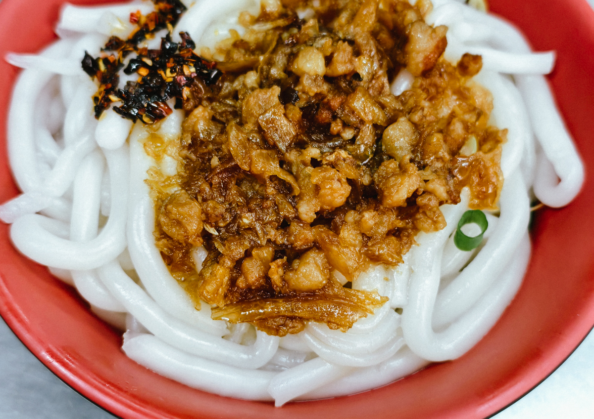 [高雄]埔里松切仔料-一開40年傳三代!平價好吃高雄宵夜麵攤~必點米苔目、脆腸、炸魚卵 @美食好芃友（芃芃）