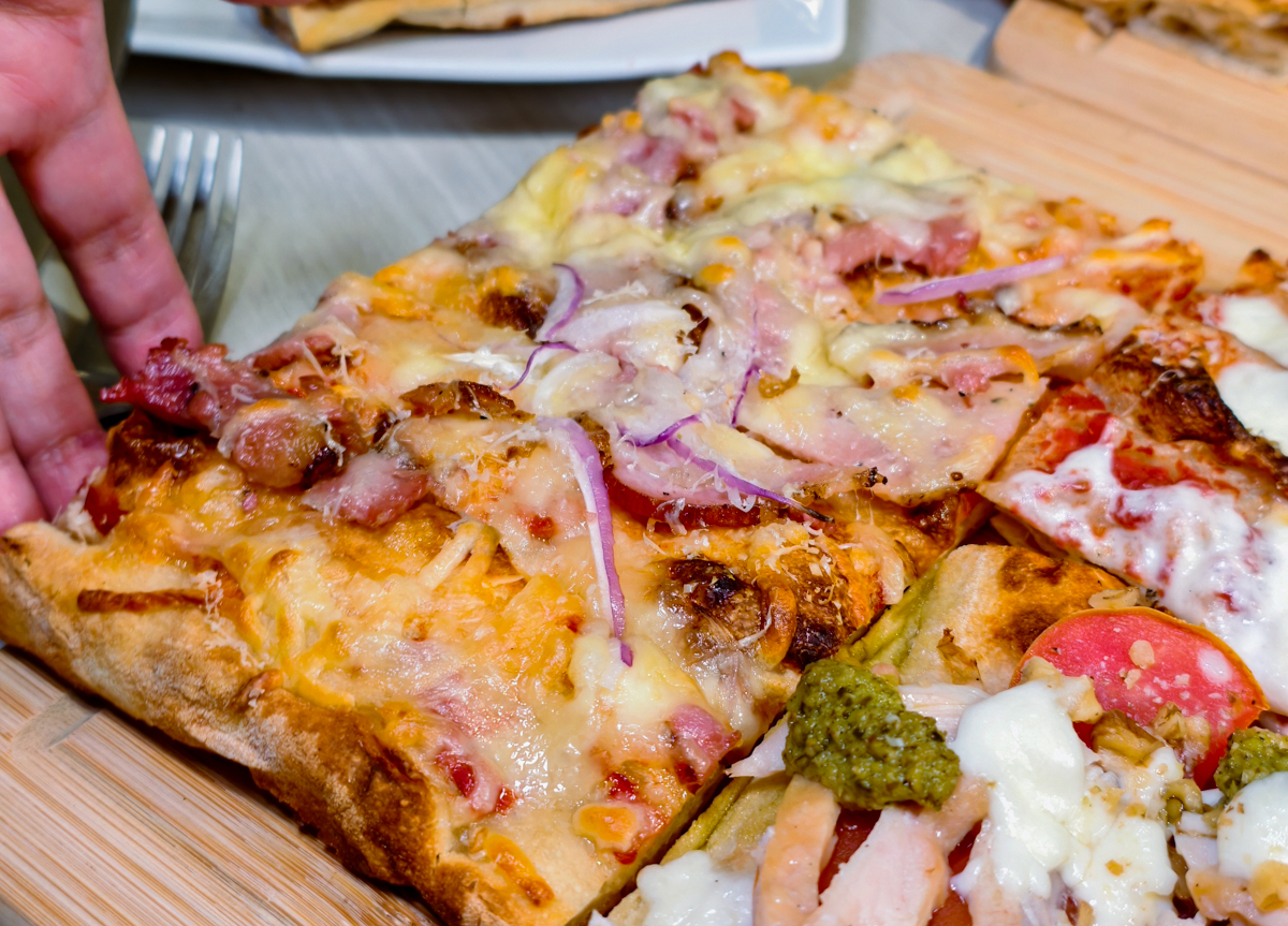 [高雄]Rom’antica Pizza 羅馬披薩美術青海店-高雄美術館聚餐就來這!道地方型羅馬披薩 @美食好芃友（芃芃）