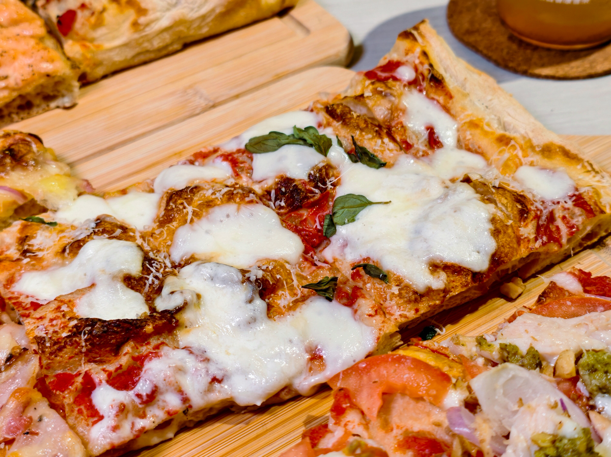 [高雄]Rom’antica Pizza 羅馬披薩美術青海店-高雄美術館聚餐就來這!道地方型羅馬披薩 @美食好芃友（芃芃）