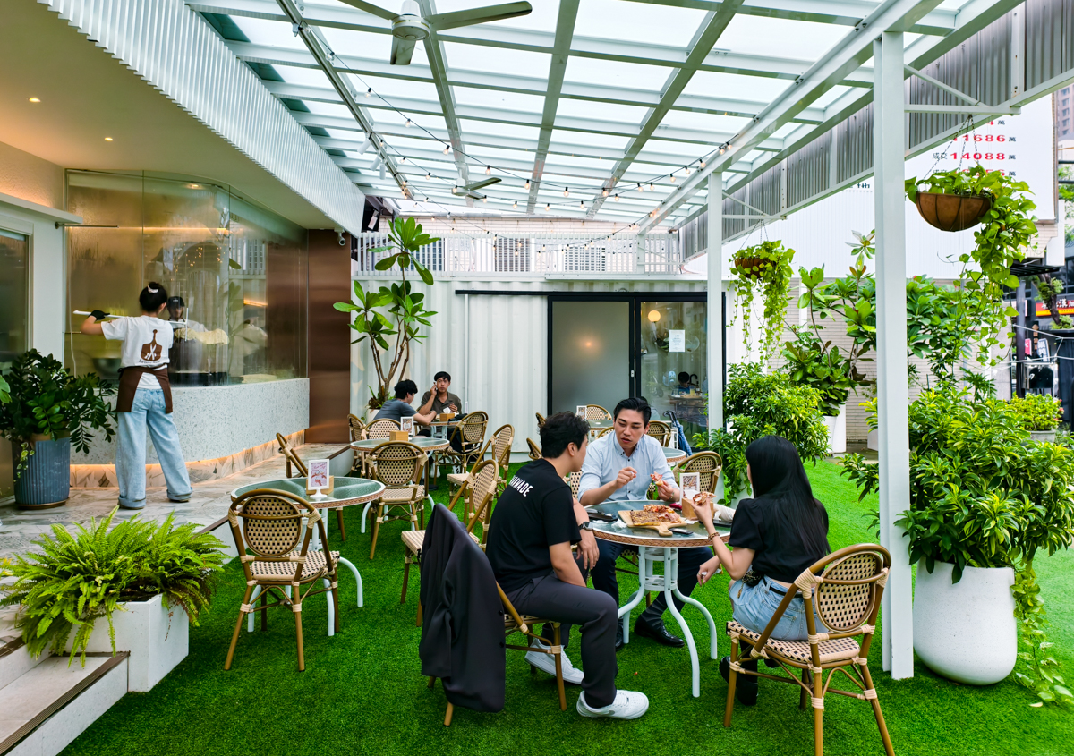 [高雄]Rom’antica Pizza 羅馬披薩美術青海店-高雄美術館聚餐就來這!道地方型羅馬披薩 @美食好芃友（芃芃）