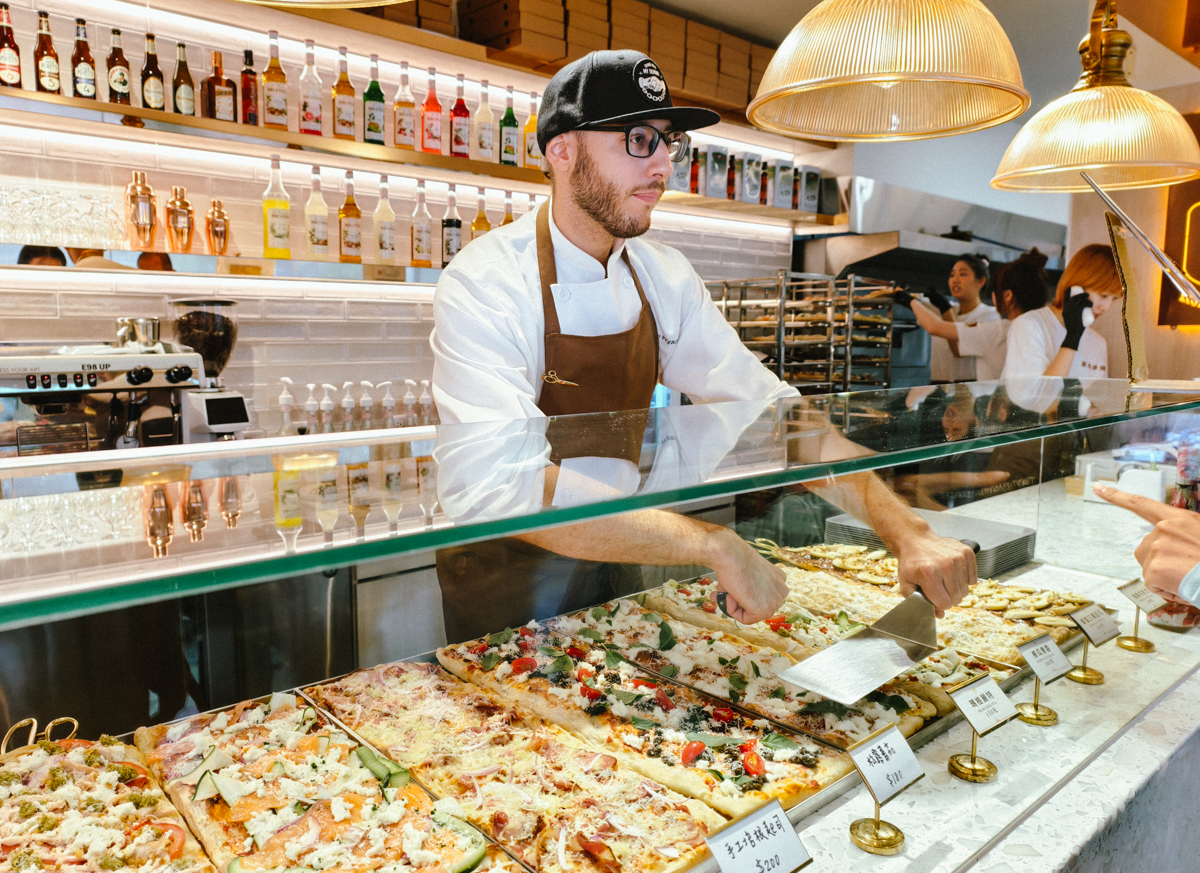 [高雄]Rom’antica Pizza 羅馬披薩美術青海店-高雄美術館聚餐就來這!道地方型羅馬披薩 @美食好芃友（芃芃）