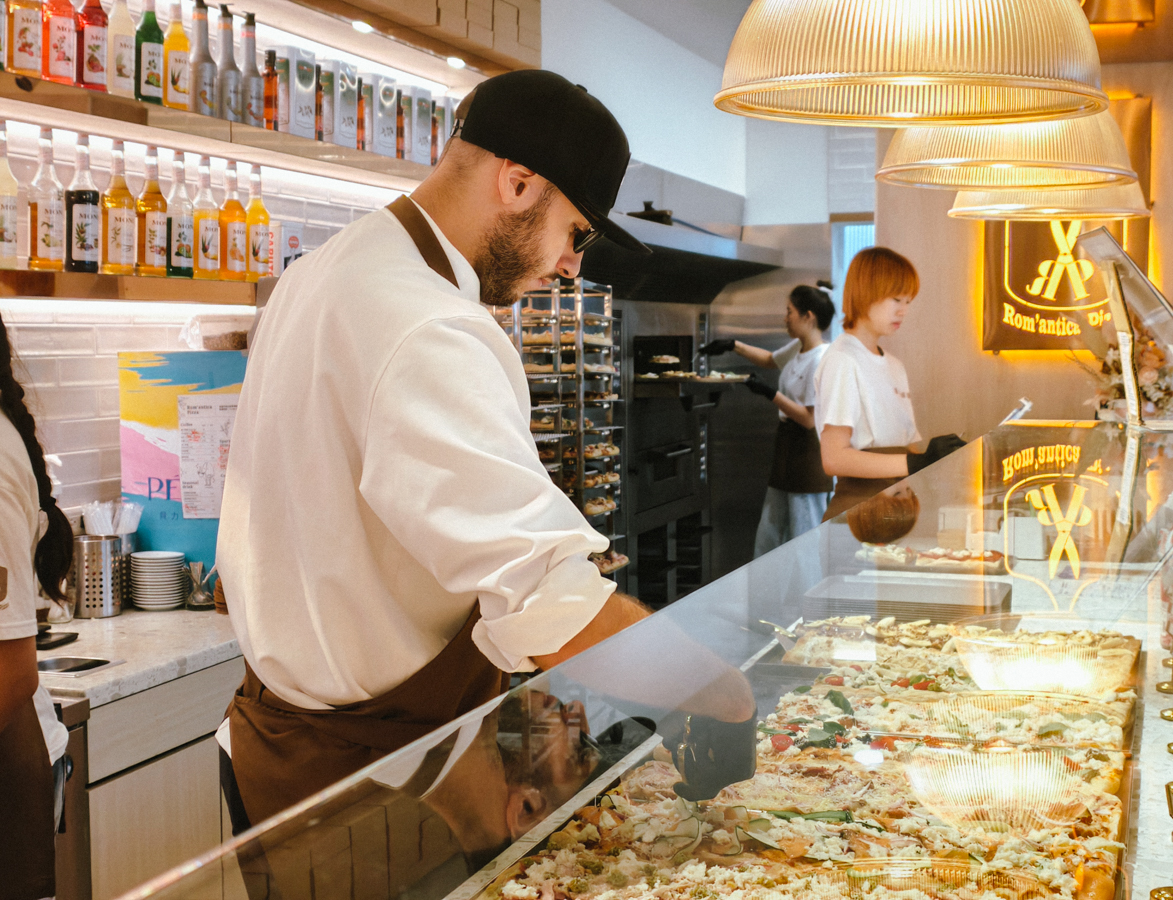 [高雄]Rom’antica Pizza 羅馬披薩美術青海店-高雄美術館聚餐就來這!道地方型羅馬披薩 @美食好芃友（芃芃）
