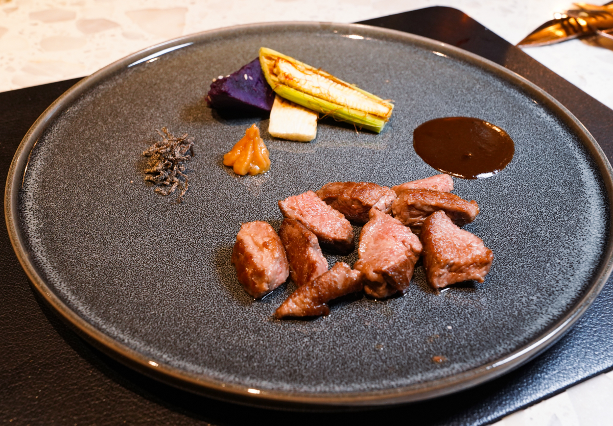 [高雄]盛食藝鐵板燒-人氣高雄鐵板燒!雙人餐一人免2000元有半隻活體龍蝦＋8道料理! @美食好芃友（芃芃）