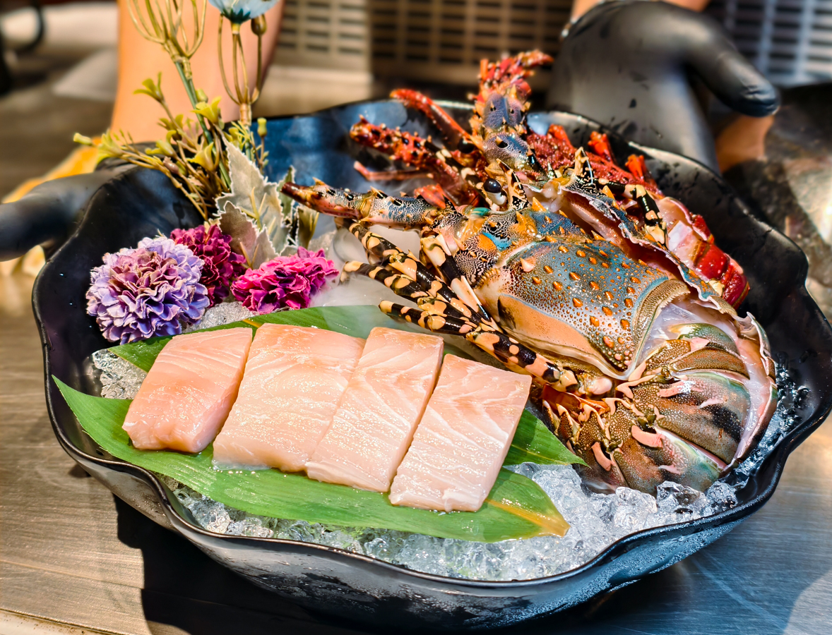 [高雄]盛食藝鐵板燒-人氣高雄鐵板燒!雙人餐一人免2000元有半隻活體龍蝦＋8道料理! @美食好芃友（芃芃）