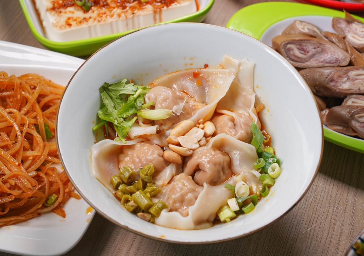 [高雄]華雲貴川美食-老左營勝利路雲南貴州小吃!手工製作酸辣粉x超好吃雲南米線! @美食好芃友（芃芃）