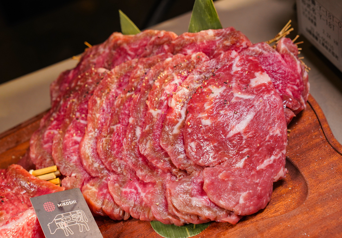 [高雄]己越燒肉 Mikoshi Yakiniku-鮨己越旗下日式和牛燒肉品牌!超好吃日本近江牛~份量十足己越四人套餐 @美食好芃友（芃芃）