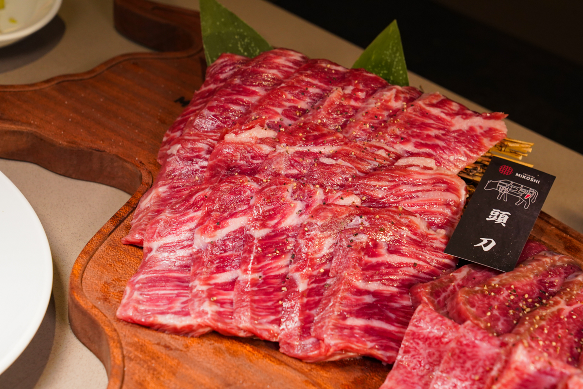 [高雄]己越燒肉 Mikoshi Yakiniku-鮨己越旗下日式和牛燒肉品牌!超好吃日本近江牛~份量十足己越四人套餐 @美食好芃友（芃芃）