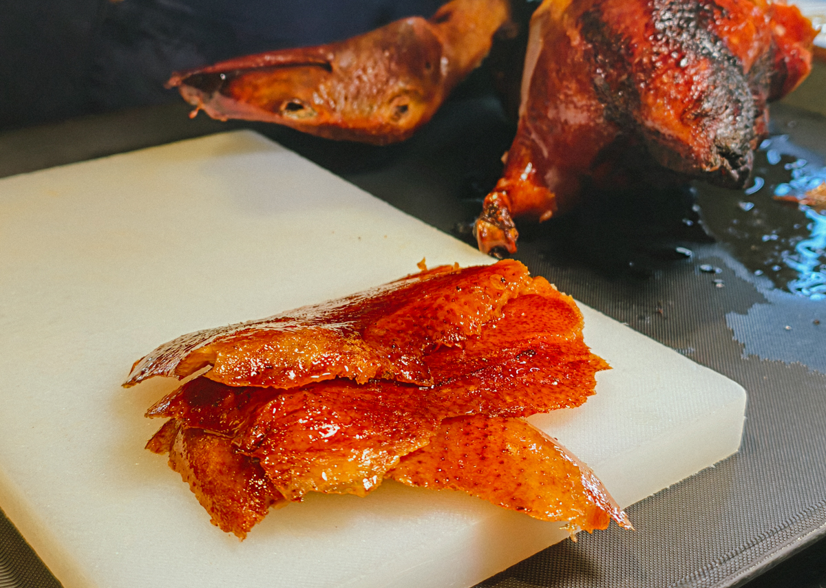 [高雄]上菜片皮鴨夢時代店-週末假日必客滿高雄烤鴨餐廳~超脆片皮鴨x麻辣乾鍋冒烤鴨也超過癮 @美食好芃友（芃芃）