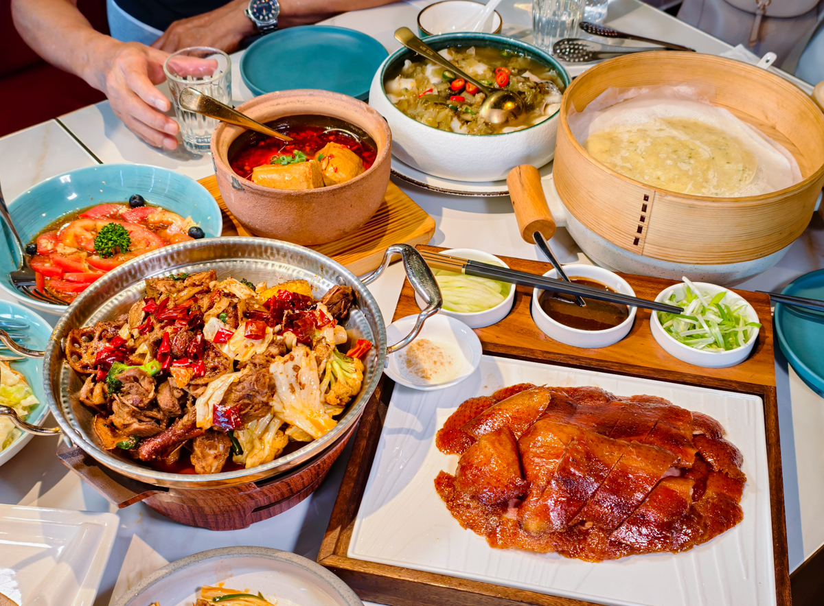 [高雄]上菜片皮鴨夢時代店-週末假日必客滿高雄烤鴨餐廳~超脆片皮鴨x麻辣乾鍋冒烤鴨也超過癮 @美食好芃友（芃芃）