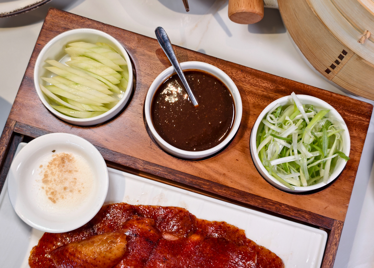 [高雄]上菜片皮鴨夢時代店-週末假日必客滿高雄烤鴨餐廳~超脆片皮鴨x麻辣乾鍋冒烤鴨也超過癮 @美食好芃友（芃芃）