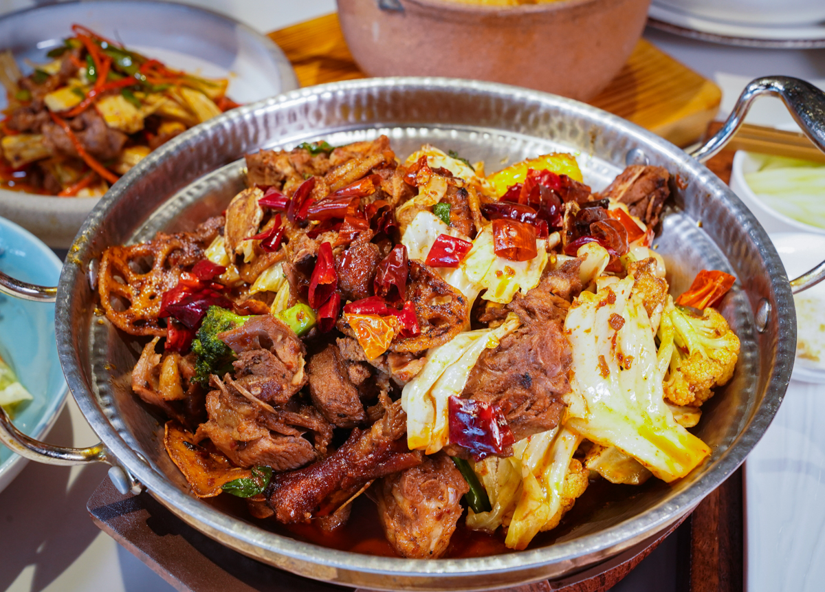 [高雄]上菜片皮鴨夢時代店-週末假日必客滿高雄烤鴨餐廳~超脆片皮鴨x麻辣乾鍋冒烤鴨也超過癮 @美食好芃友（芃芃）