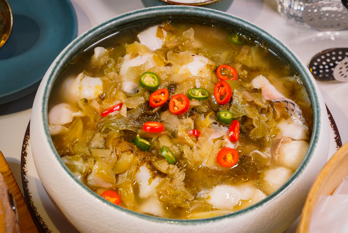 [高雄]上菜片皮鴨夢時代店-週末假日必客滿高雄烤鴨餐廳~超脆片皮鴨x麻辣乾鍋冒烤鴨也超過癮 @美食好芃友（芃芃）