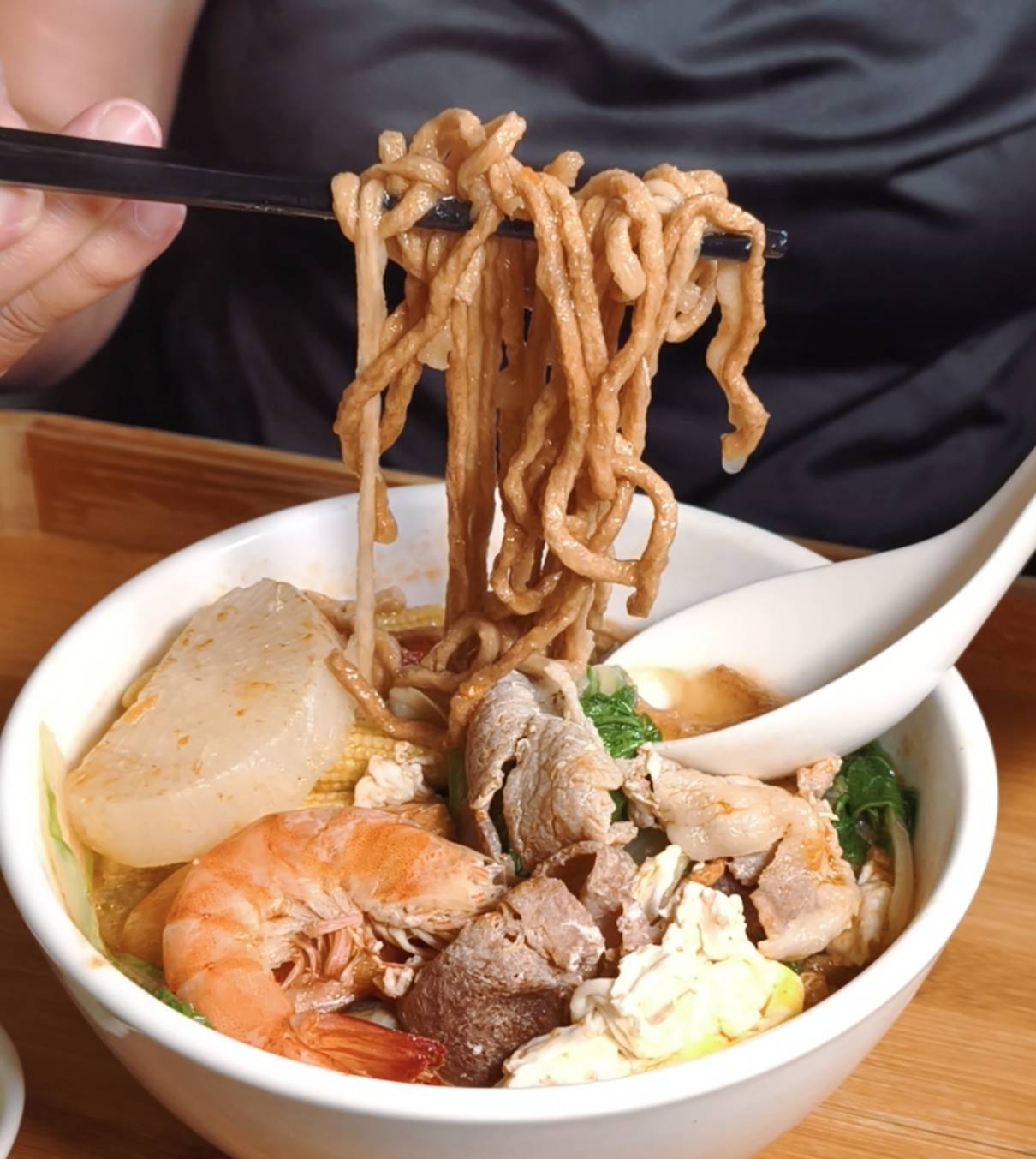 [高雄]謙稻-高雄自由市場旁巷弄隱藏高雄鍋燒麵!超驚喜好吃剝皮辣椒鍋燒麵~ @美食好芃友（芃芃）