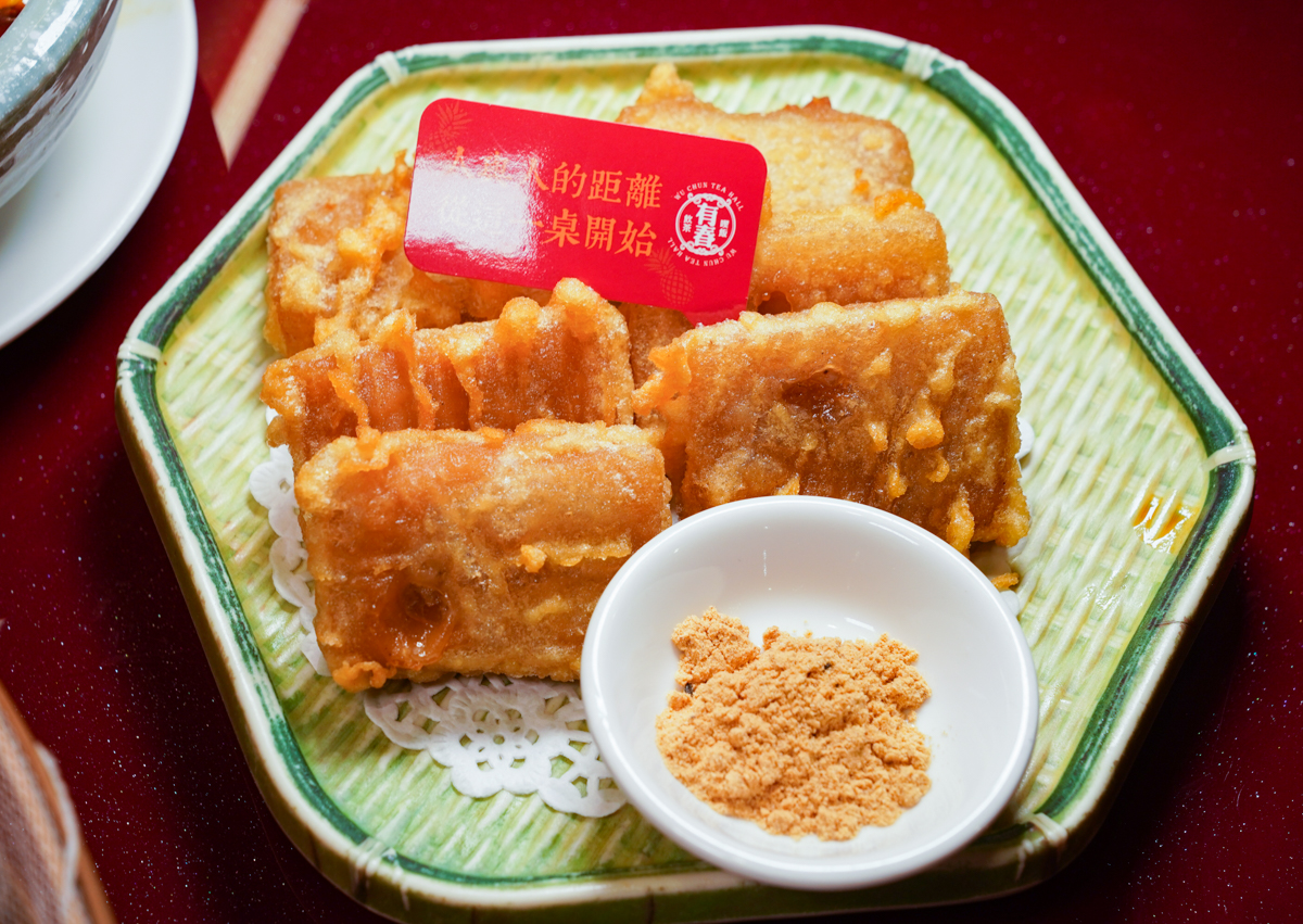 [台中美食]有春茶館大墩店-人氣台中茶館!台式復古元素滿滿~超好吃麻油雞、青花椒酸菜湯牛小排麵 @美食好芃友（芃芃）