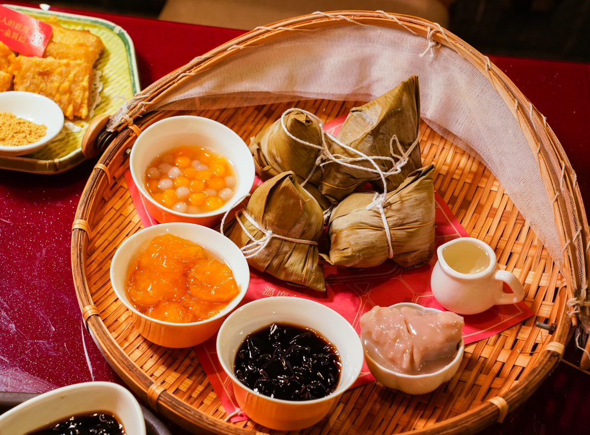 [台中美食]有春茶館大墩店-人氣台中茶館!台式復古元素滿滿~超好吃麻油雞、青花椒酸菜湯牛小排麵 @美食好芃友（芃芃）