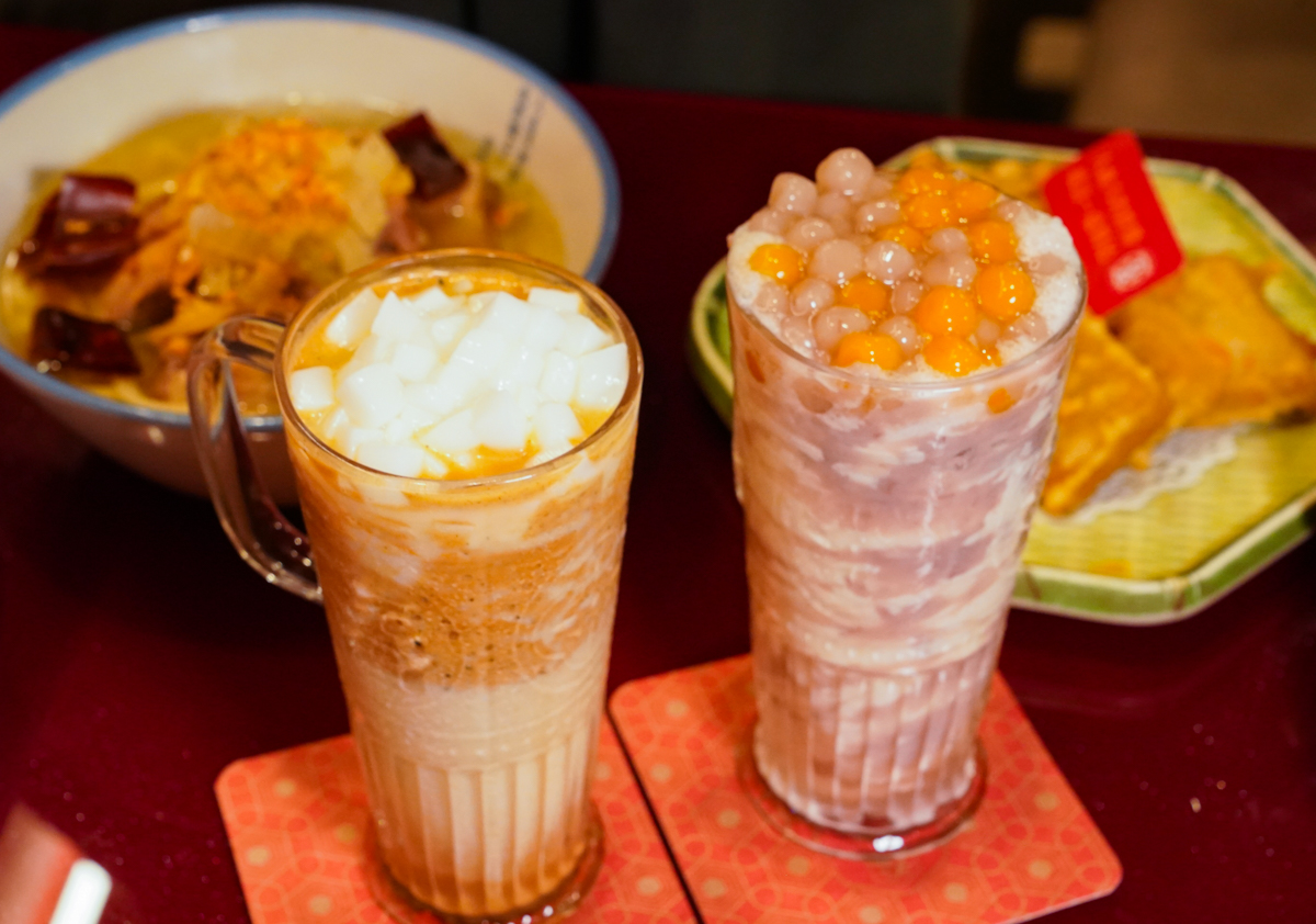 [台中美食]有春茶館大墩店-人氣台中茶館!台式復古元素滿滿~超好吃麻油雞、青花椒酸菜湯牛小排麵 @美食好芃友（芃芃）