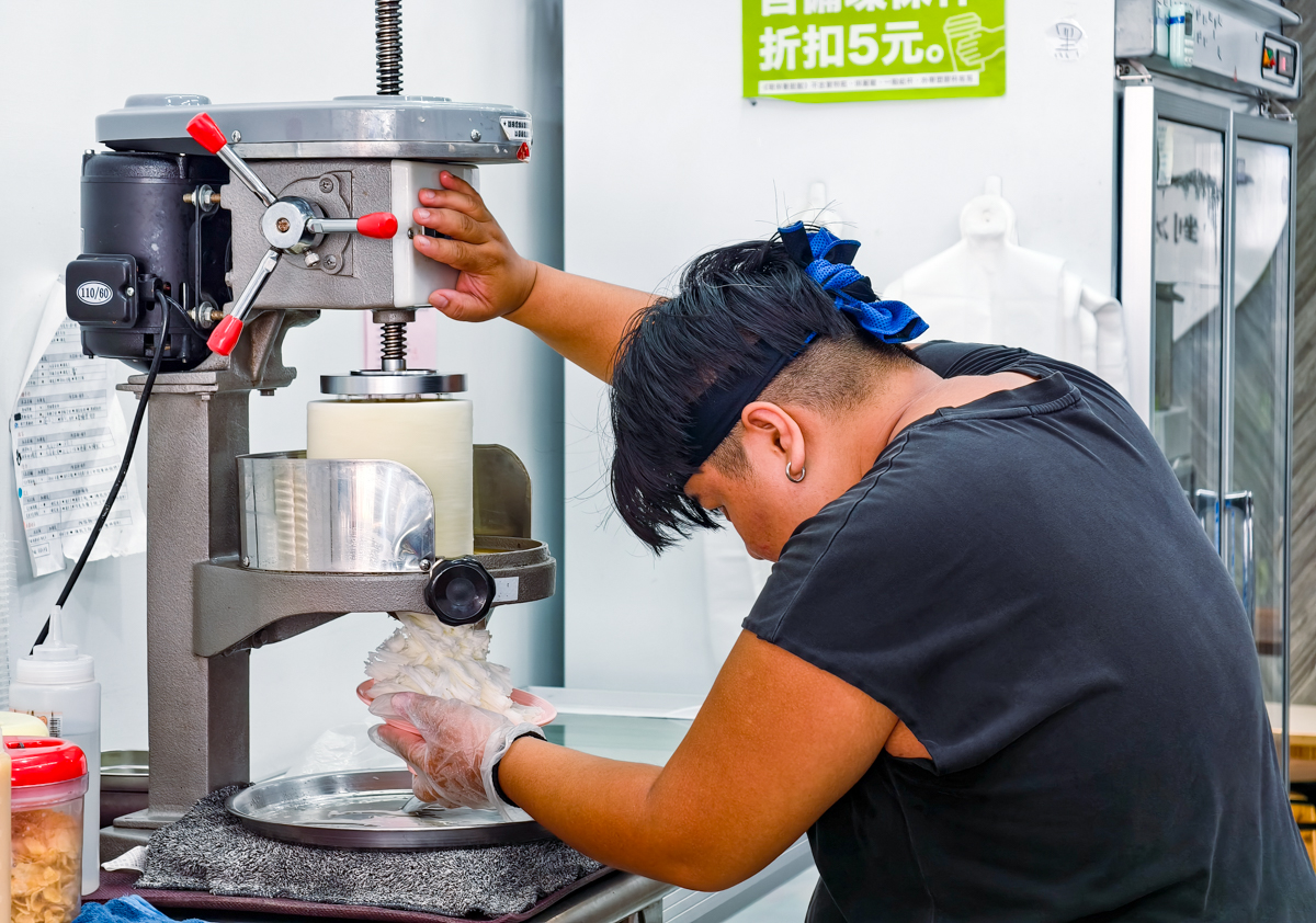 [高雄冰店推薦]呷大碗岡山店-超高CP值好吃岡山冰店!濃郁黑糖x必吃麵茶冰! @美食好芃友（芃芃）