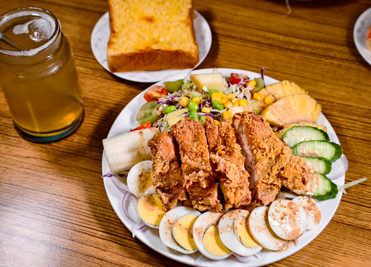 [高雄]厚福早午餐-根本空軍故事館!空軍臂章滿滿的高雄早午餐店~彌陀巷弄的寶藏店 @美食好芃友（芃芃）