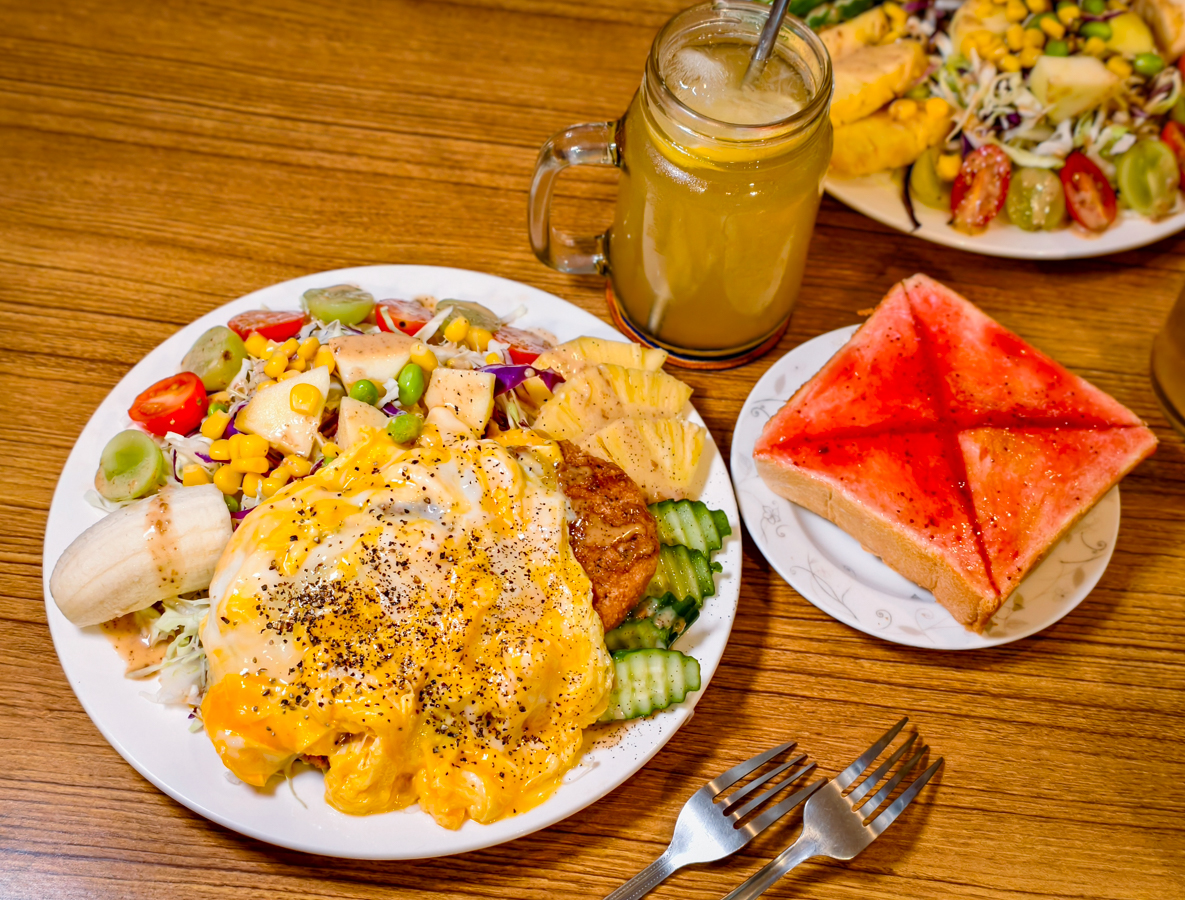 [高雄]厚福早午餐-根本空軍故事館!空軍臂章滿滿的高雄早午餐店~彌陀巷弄的寶藏店 @美食好芃友（芃芃）