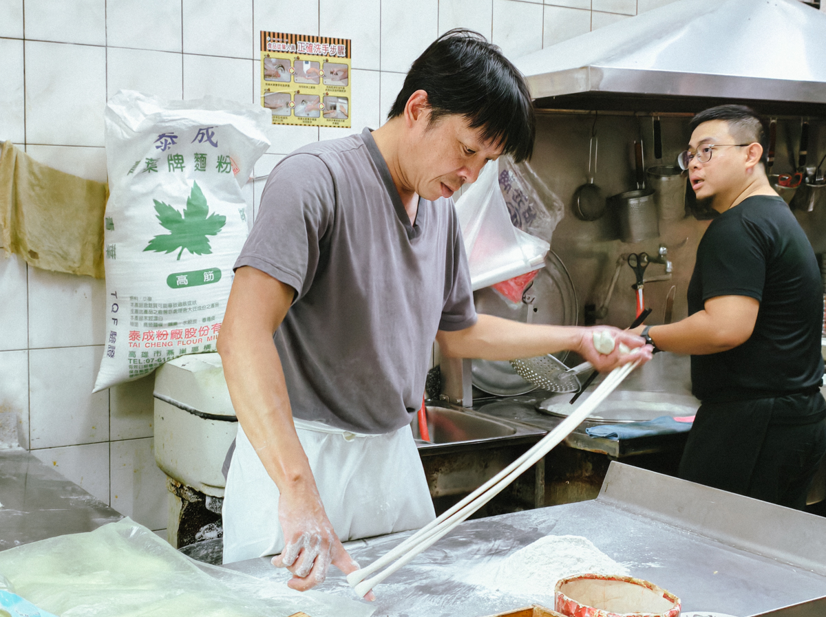 [高雄]姚家蘭州拉麵-新興區巷弄30年高雄麵店!真功夫手工現拉拉麵~大推雪菜辣雞麵 @美食好芃友（芃芃）