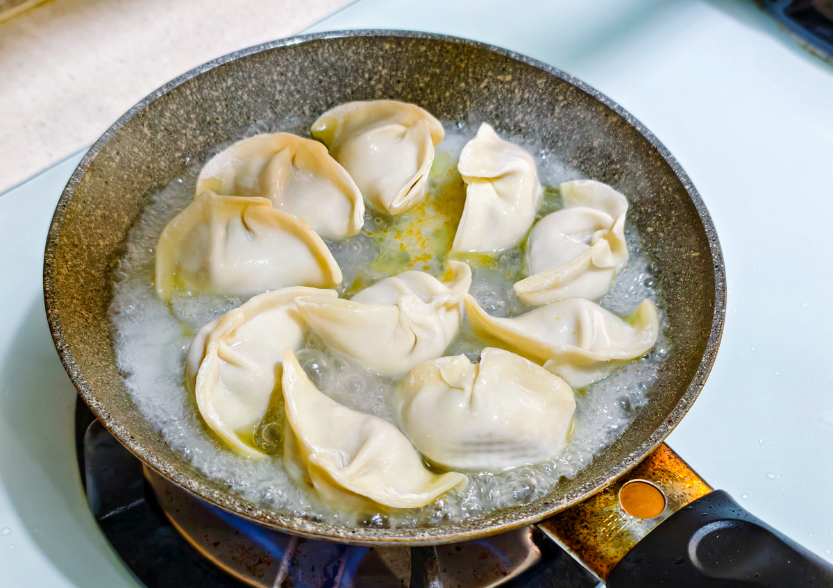 [前鎮美食]魯班LuBen-高雄秘境!儀式感滿滿綠意質感用餐空間~全新手工烏龍麵煎餃套餐 @美食好芃友（芃芃）