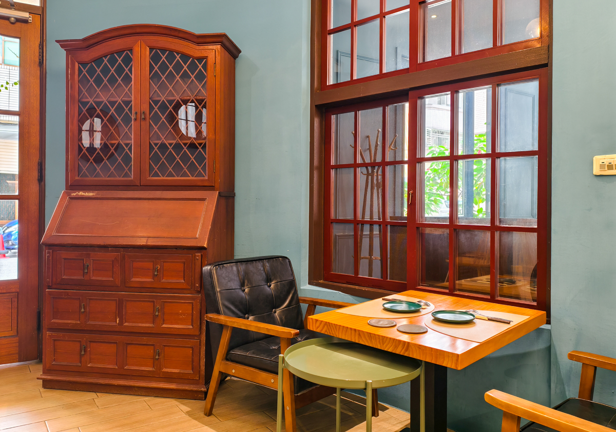 [前鎮美食]魯班LuBen-高雄秘境!儀式感滿滿綠意質感用餐空間~全新手工烏龍麵煎餃套餐 @美食好芃友（芃芃）