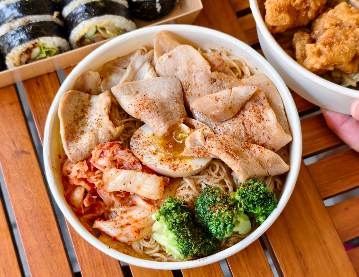 [高雄]木華麥面復興店-公司團體超愛訂的全新高雄便當!日式飯捲、拌麵、炒烏龍~爽口又好吃的午餐提案 @美食好芃友（芃芃）