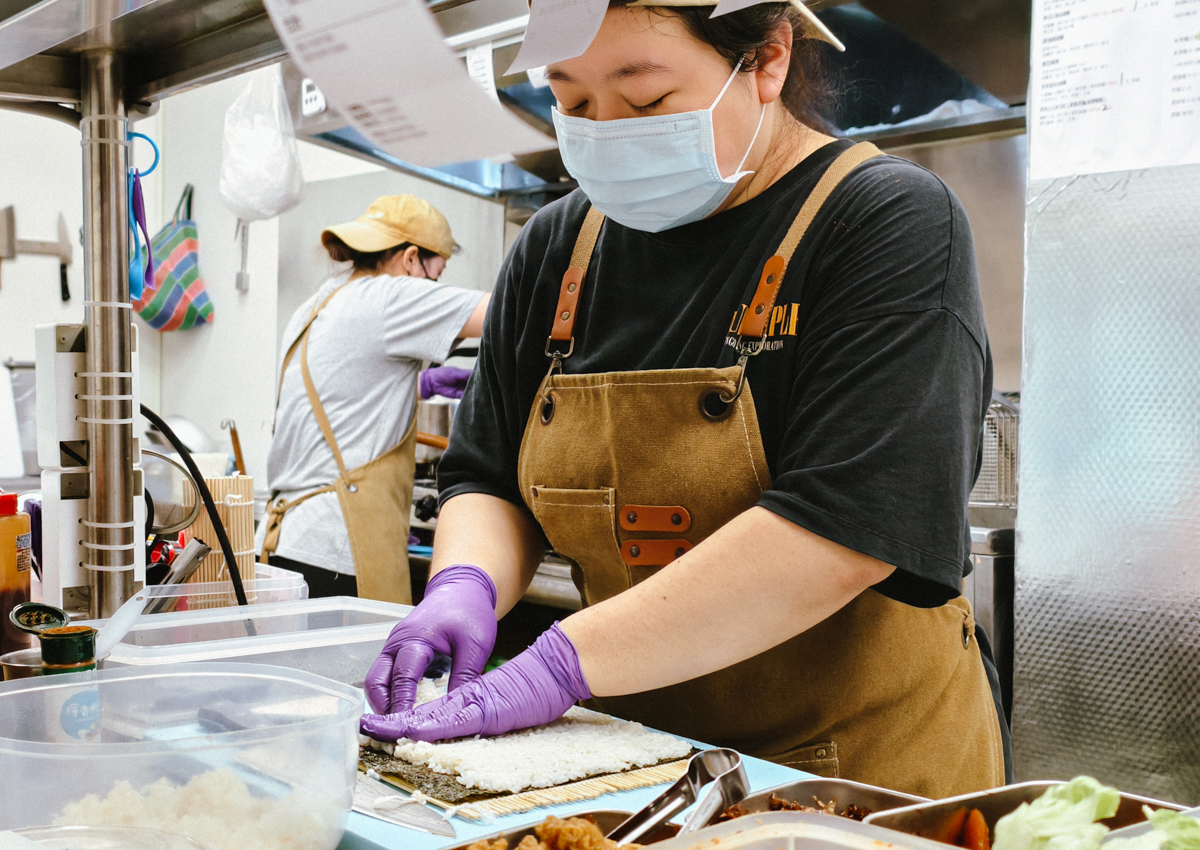 [高雄]木華麥面復興店-公司團體超愛訂的全新高雄便當!日式飯捲、拌麵、炒烏龍~爽口又好吃的午餐提案 @美食好芃友（芃芃）