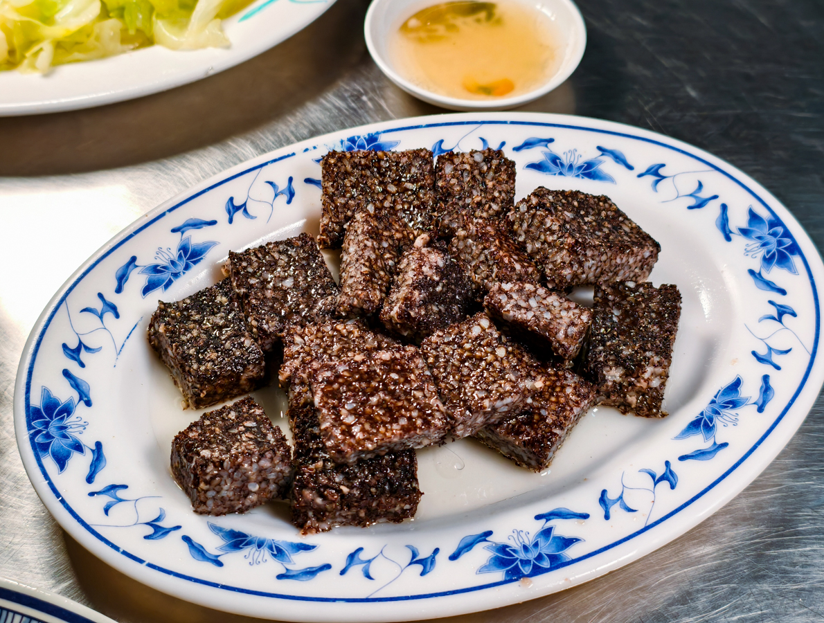 [新興美食]新營鵝肉吃懷念-低調好吃高雄鵝肉老店!鹹水鵝送筍子湯~ @美食好芃友（芃芃）
