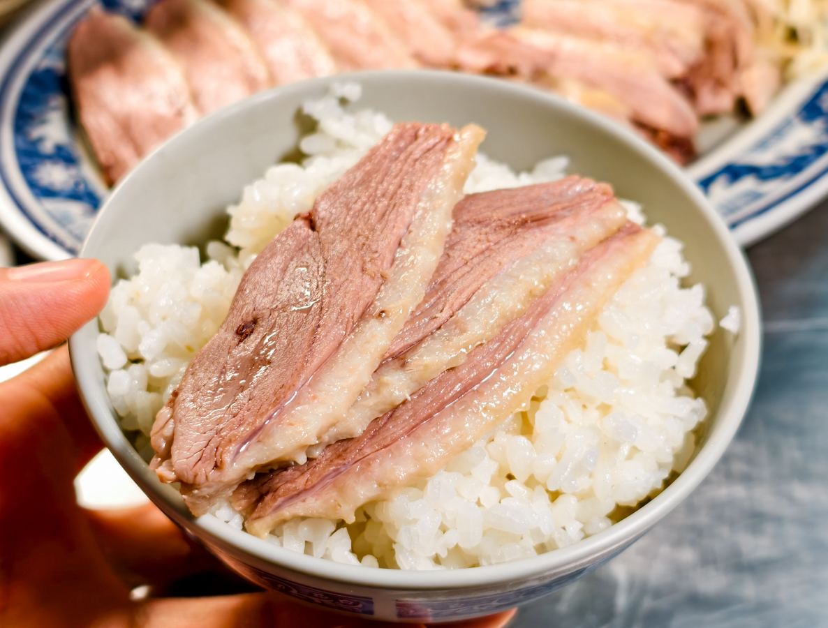 [新興美食]新營鵝肉吃懷念-低調好吃高雄鵝肉老店!鹹水鵝送筍子湯~ @美食好芃友（芃芃）
