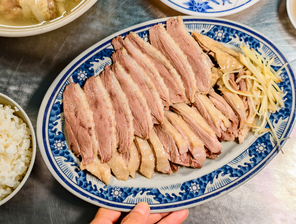 [新興美食]新營鵝肉吃懷念-低調好吃高雄鵝肉老店!鹹水鵝送筍子湯~ @美食好芃友（芃芃）