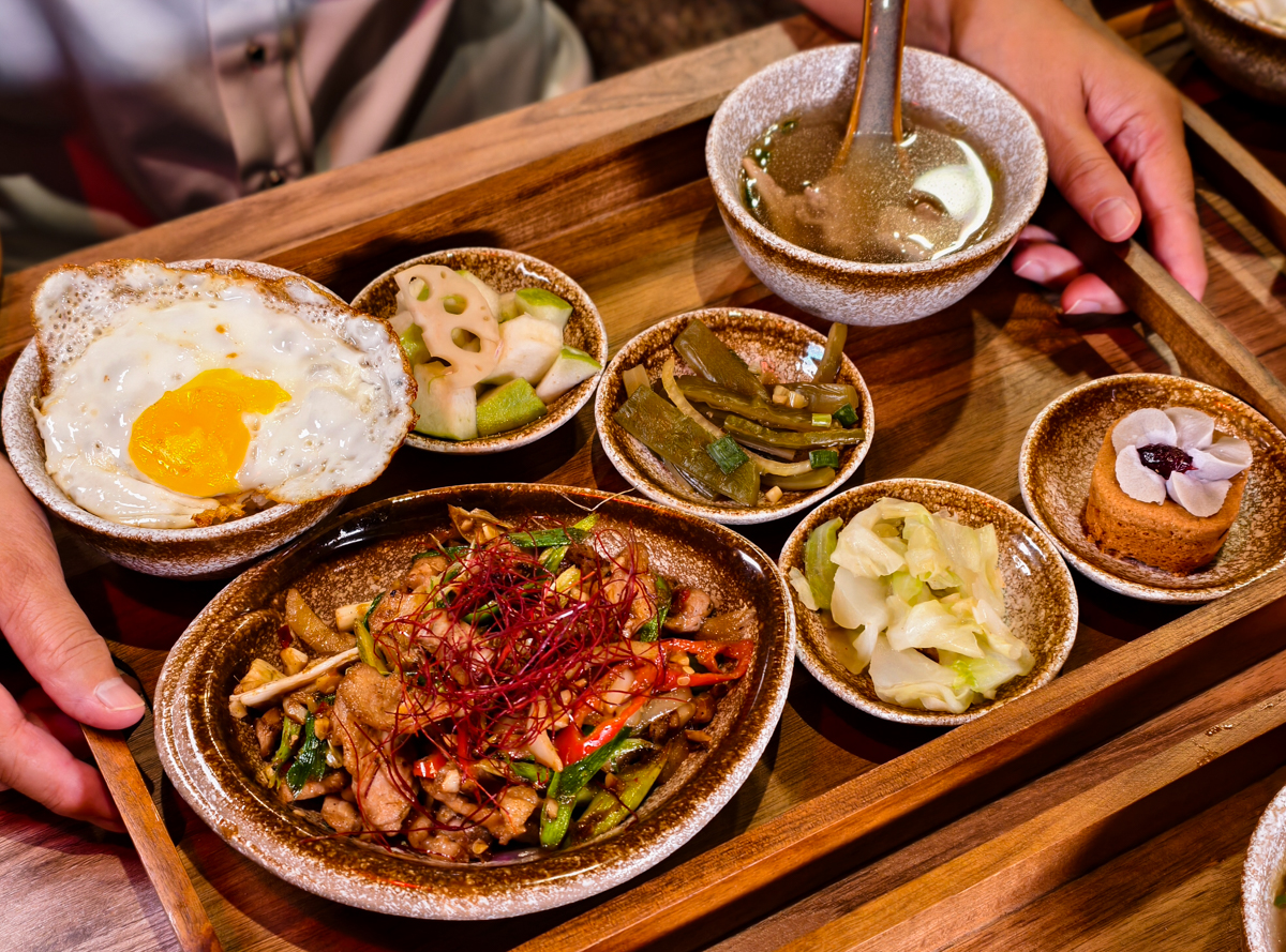 [高雄]一點散漫高雄概念店-最潮高雄控肉飯!有DJ的高雄中式餐館！咚滋咚滋氣氛超嗨 @美食好芃友（芃芃）