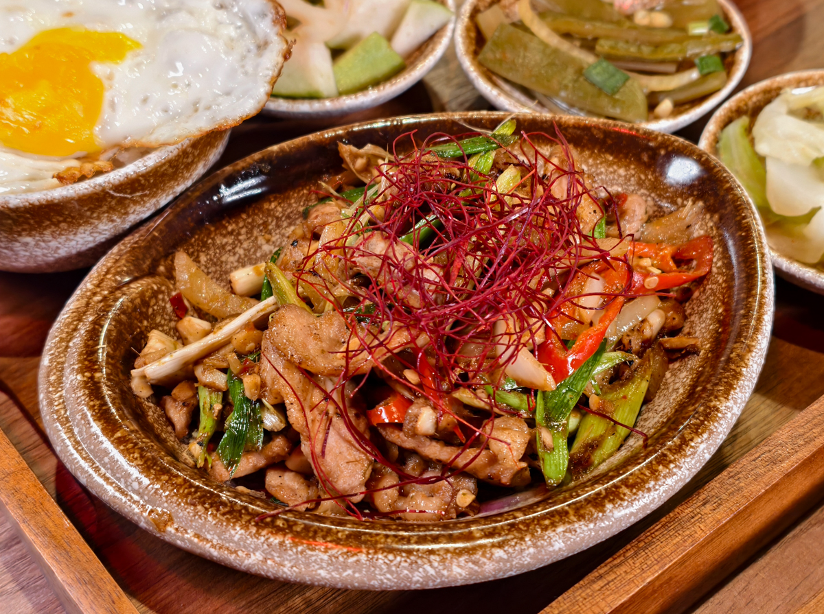 [高雄]一點散漫高雄概念店-最潮高雄控肉飯!有DJ的高雄中式餐館！咚滋咚滋氣氛超嗨 @美食好芃友（芃芃）