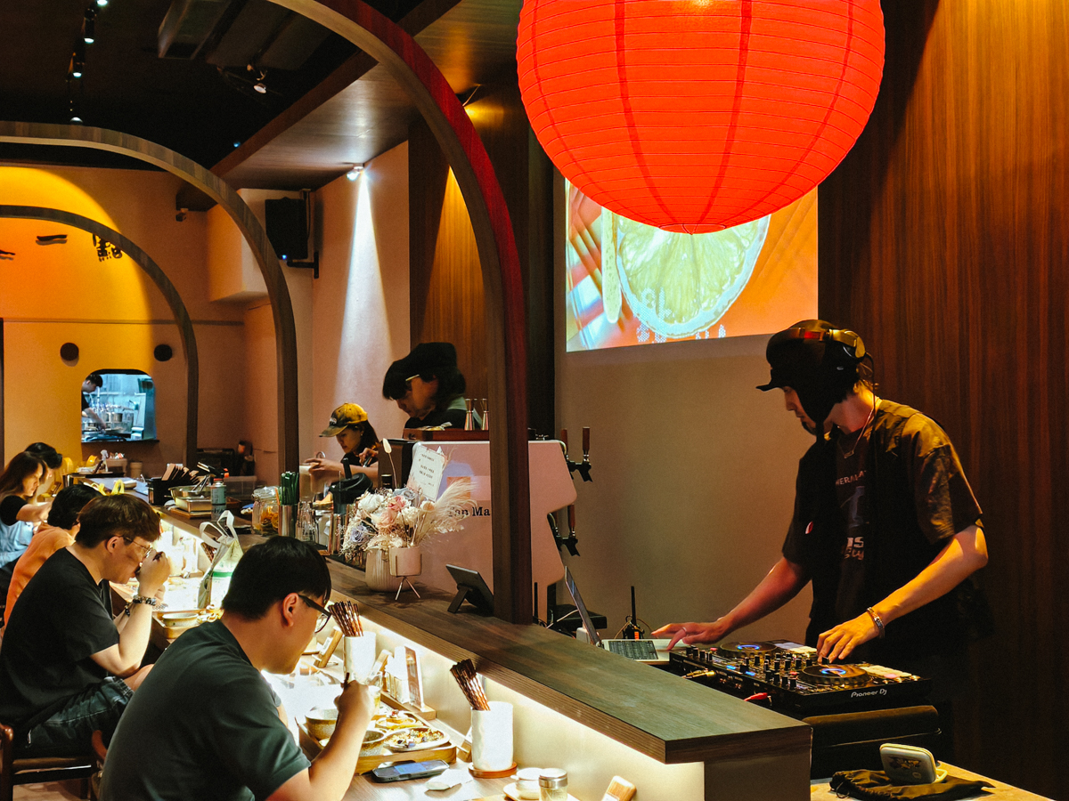 [高雄]一點散漫高雄概念店-最潮高雄控肉飯!有DJ的高雄中式餐館！咚滋咚滋氣氛超嗨 @美食好芃友（芃芃）
