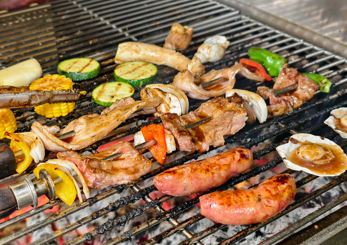 [高雄]打鹿岸原住民人文主題餐廳高流店－高雄流行音樂中心鯨魚堤岸隱藏版原住民餐廳！驚人份量烤肉盤、好吃小米阿拜 @美食好芃友（芃芃）